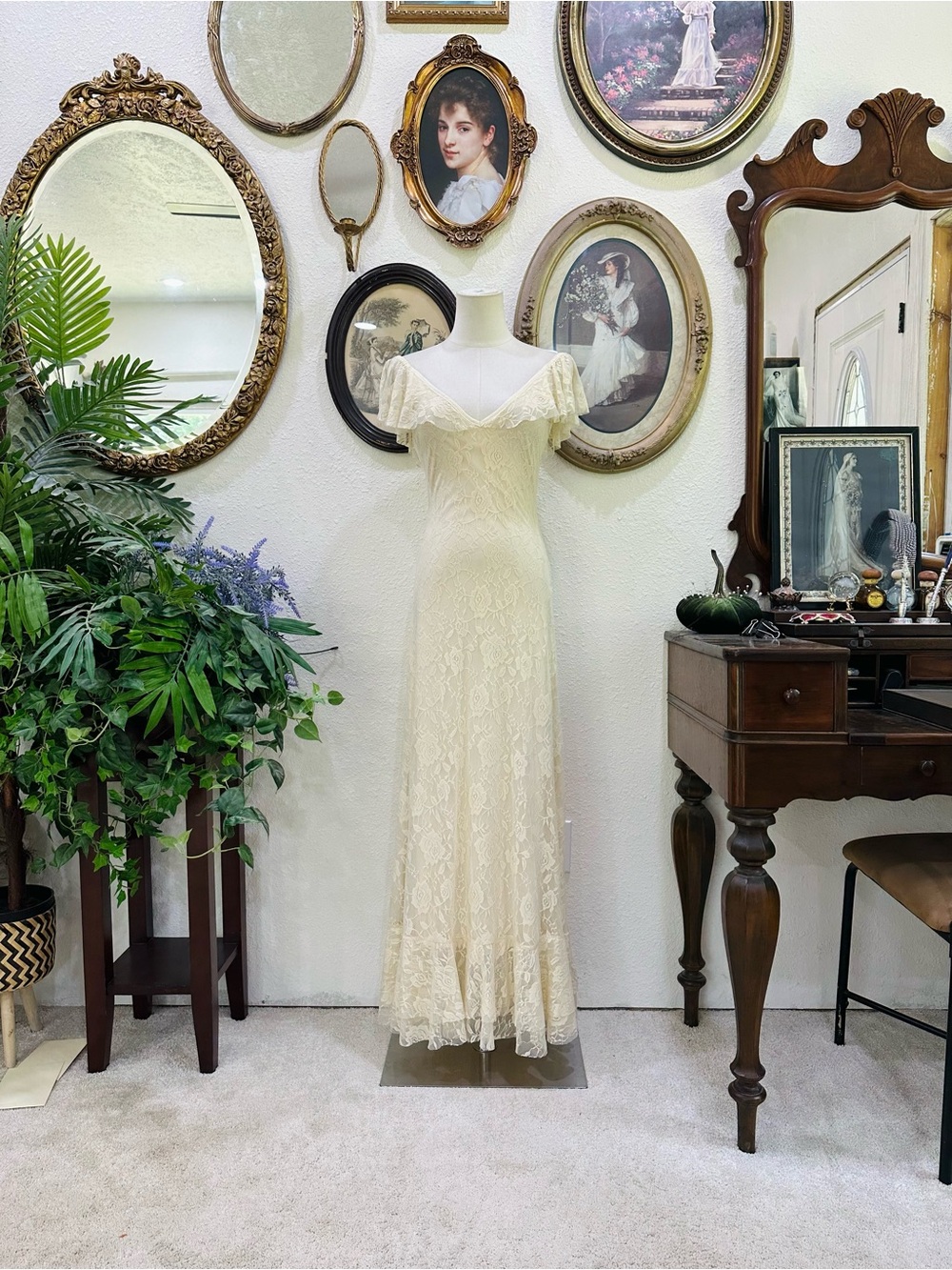 Ivory Lace Vintage-Inspired Maxi Dress